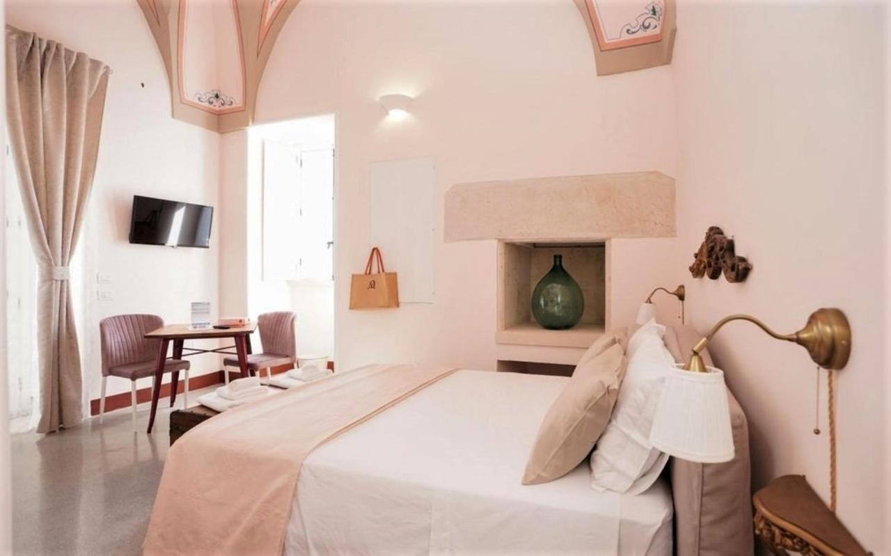 Palazzo Megha Suite & Breakfast Palmariggi ภายนอก รูปภาพ