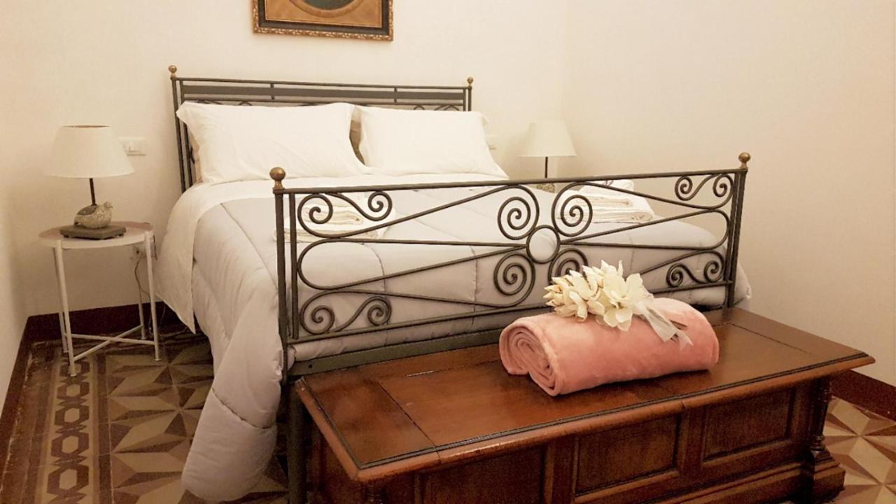 Palazzo Megha Suite & Breakfast Palmariggi ภายนอก รูปภาพ