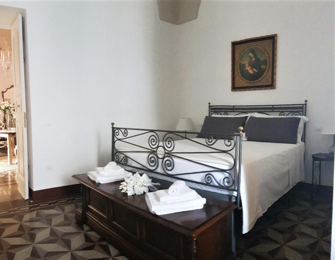 Palazzo Megha Suite & Breakfast Palmariggi ภายนอก รูปภาพ