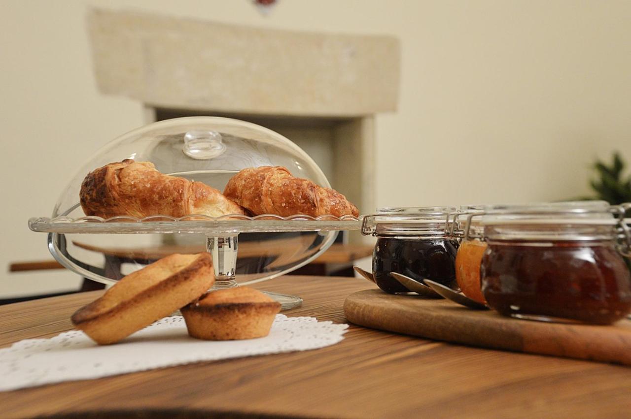 Palazzo Megha Suite & Breakfast Palmariggi ภายนอก รูปภาพ